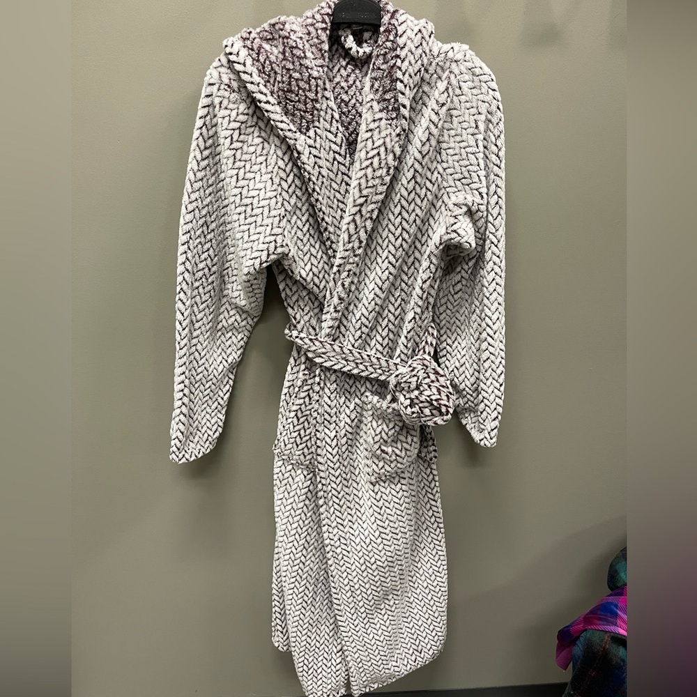 Cozy Herringbone Pattern Burgundy/white Robe